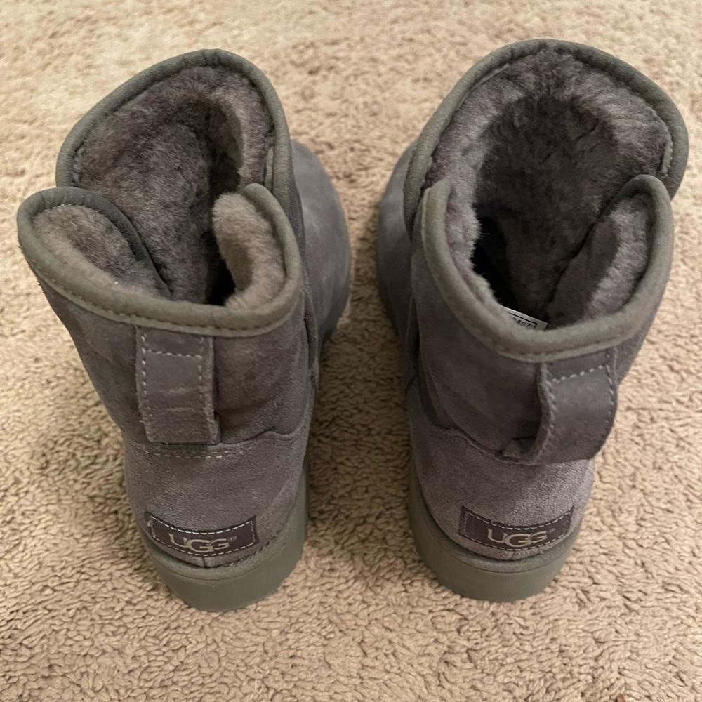 Woman’s Gray Ugg Slip on Ankle Boots